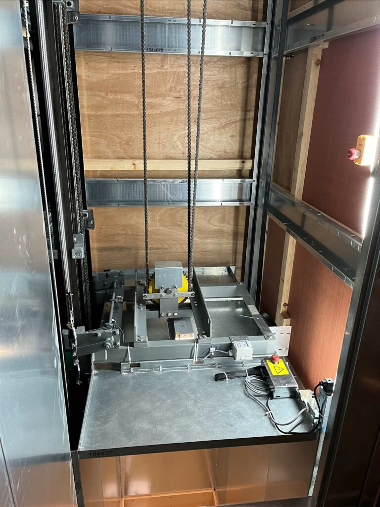 ABBA Voyage, Goods Trolley Lift