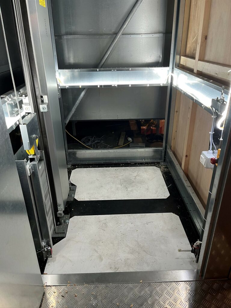 ABBA Voyage, Goods Trolley Lift